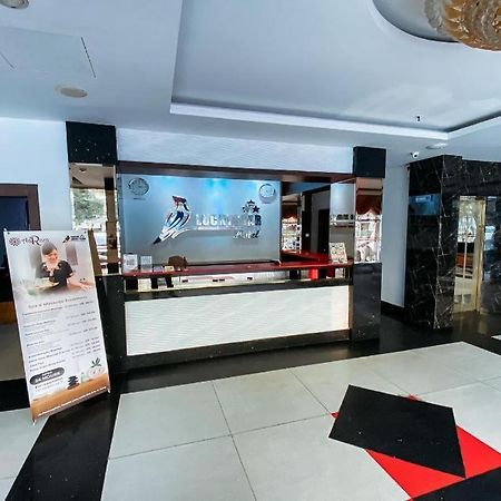 Lucky Star Hotel Nagoya Bagian luar foto