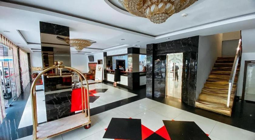 Lucky Star Hotel Nagoya Bagian luar foto