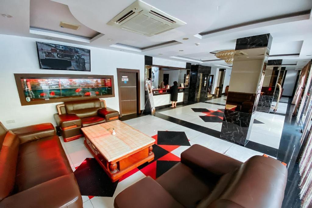 Lucky Star Hotel Nagoya Bagian luar foto
